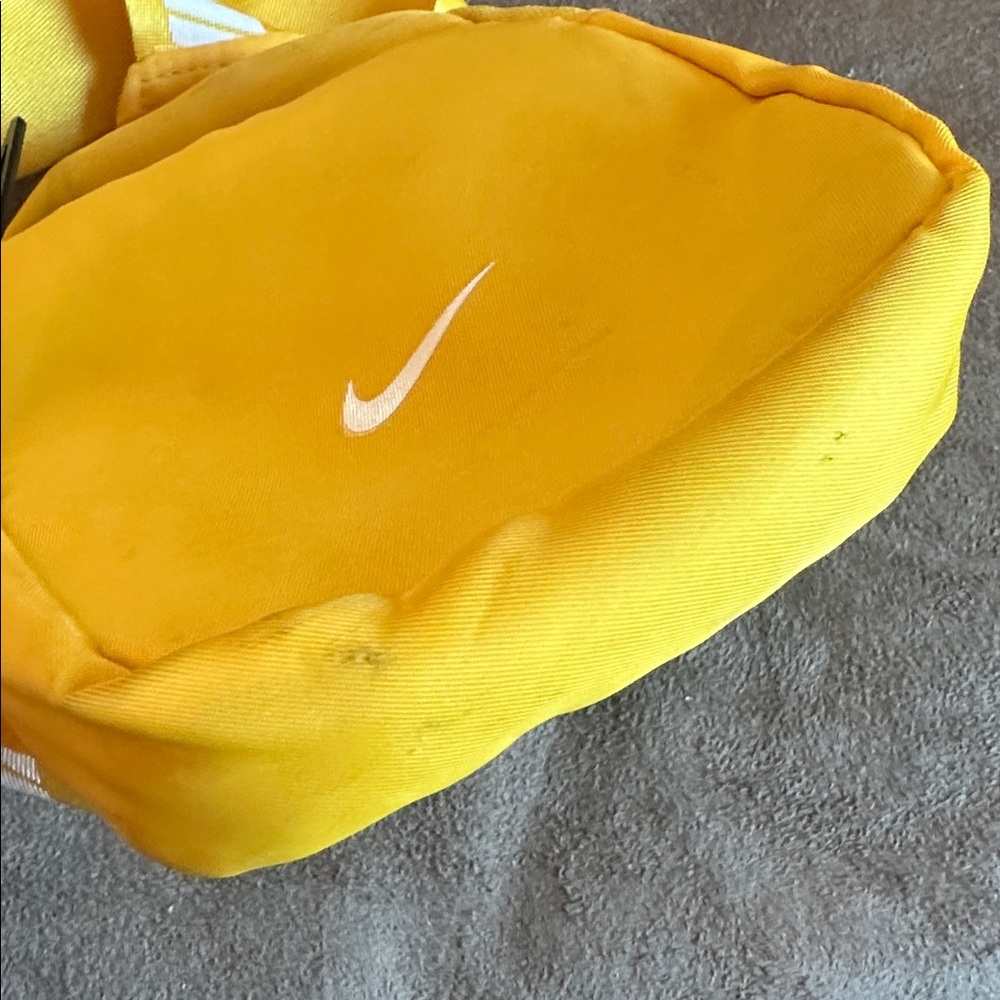 Nike Sportswear Essentials Crossbody Bag, Yellow - Picture 8 of 14
